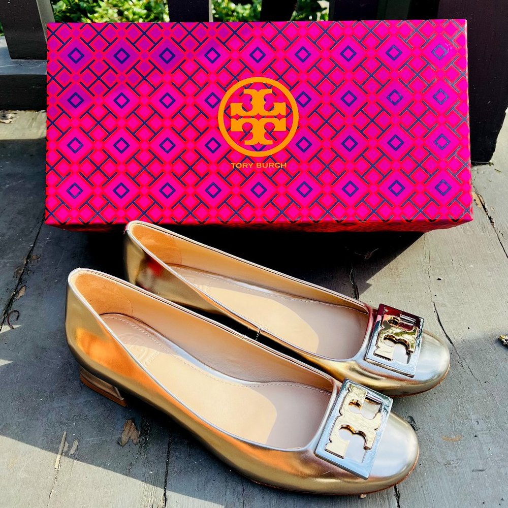 Tory Burch Gigi Dress Pumps in Metallic Gold w/ T Logo & Blocked Heel, Brand-New